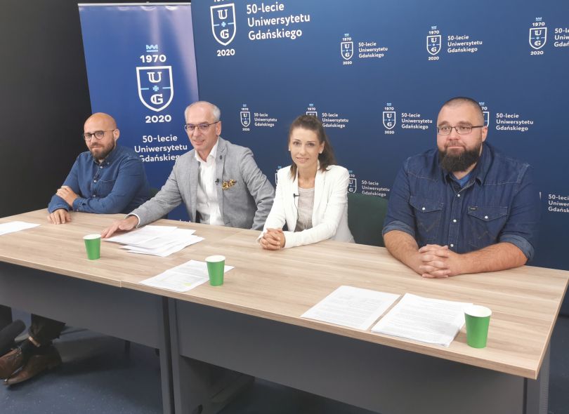 Na zdjęciu Gospodarze spotkania online.