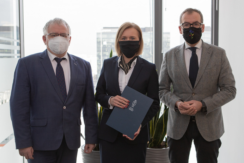 prof. dr hab. Krzysztof Bielawski, Prorektor ds. Innowacji i Współpracy z Otoczeniem Społeczno-Gospodarczym, mówi dr hab. Sylwia Mrozowska, prof. UG, Dyrektor Centrum Zrównoważonego Rozwoju, prof. dr hab. Piotr Stepnowski, Rektor UG