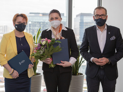 Na zdjęciu od lewej: prof. Małgorzata Lipowska, prof. Piotr Stepnowski, prof. Małgorzata Wiśniewska.