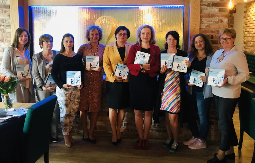 Zdjęcie ze spotkania komisji po wydaniu raportu