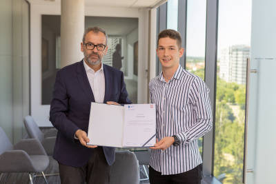 Rektor Prof. Piotr Stepnowski i Kacper Sasiak