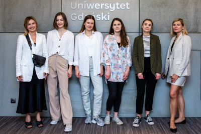 wolontariuszki i Prorektor 