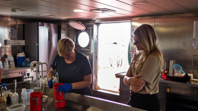 prof. Agata Weydmann - Zwolicka with a CAU student