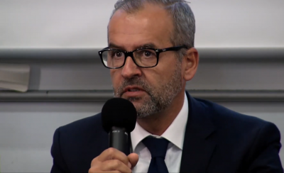 prof. Piotr Stepnowski podczas konferencji