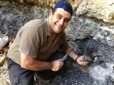 Prof. Dany Azar podczas wykopalisk