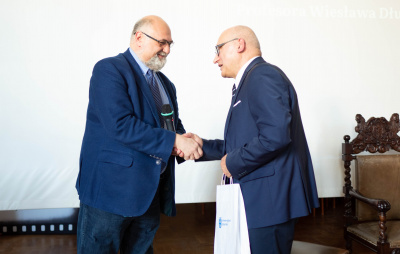 Od lewej: prof. Grzegorz Węgrzyn i prof. Wiesław Długokęcki