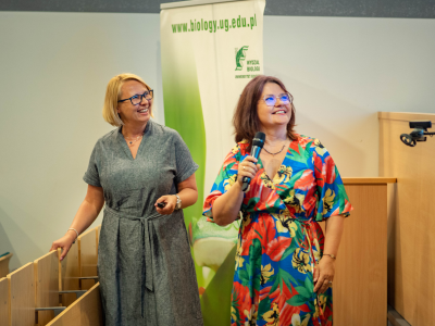 Od lewej: dr Ewa Szymczak, prof. UG i dr Beata Karpińska-Musiał