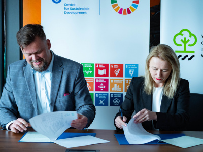 Od lewej: Szymon Gajda i prof. Sylwia Mrozowska