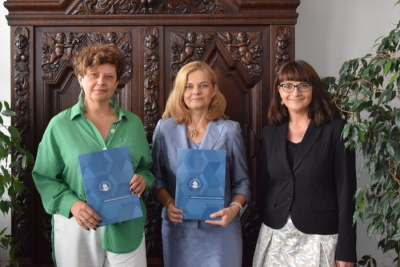 foto z podpisania porozumienia na UG