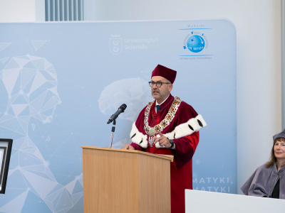 Rektor UG prof. Piotr Stepnowski