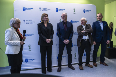 Od lewej: prof. Krystyna Bieńkowska-Szewczyk, prof. Ewelina Król, dr Michał Rychłowski, prof. Bogusław Szewczyk, dr Łukasz Rąbalski. 