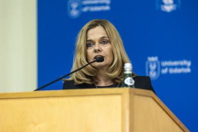 Dziekan prof. Monika Bąk