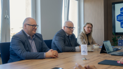 Od lewej: Dyrektor Biura Analiz i Ekspertyz dr Sebastian Susmarski, prof. UG Marcin Marciniak, prof. UG Sylwia Mrozowska