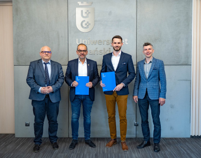 Od lewej: prof. Marcin Marciniak, prof. Piotr Stepnowski, Jakub Stempnik, Patryk Jar