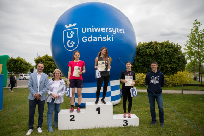 Podium w kategorii: licealistki; fot. B. Jętczak