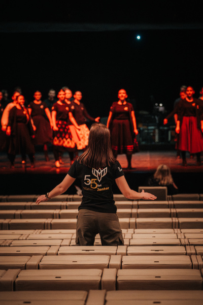 Zdjęcie do aukcji 51. Koszulka Jubileuszowa 55-lecia Zespołu Pieśni i Tańca Uniwersytetu Gdańskiego „Jantar” - limitowana edycja