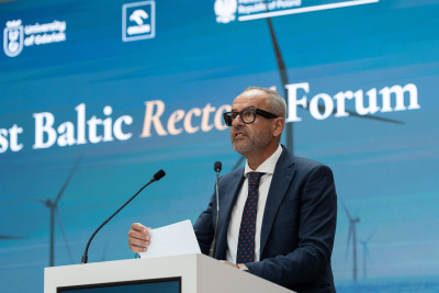 Rektor UG podczas wystąpienia