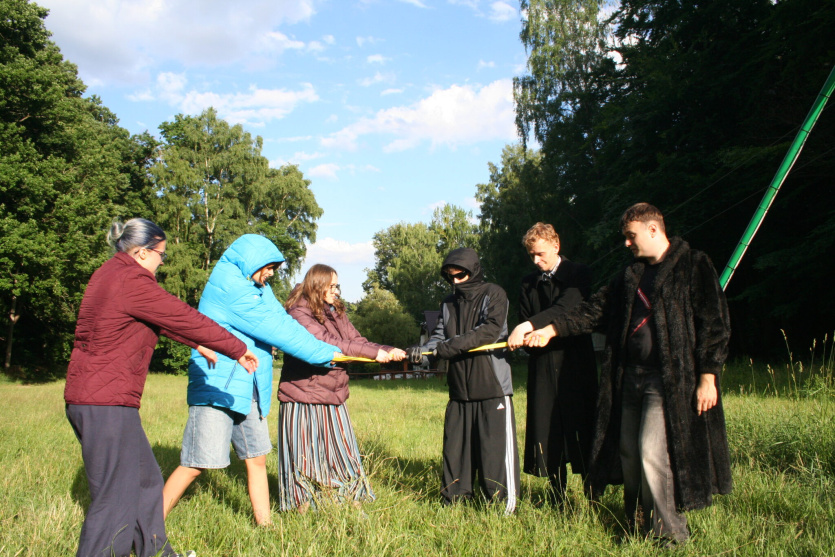 Antarktyda 2, Od lewej: Zosia Jodko, Karolina Worosz, Agata Stachura, Kajetan Krasowski, Iwo Pastuszka i Kamil Sulak-Kozłowski fot. Gabriela Bączek