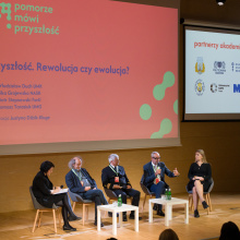 Konferencja "Pomorze mówi przyszłość" w Centrum Nauki Eksperyment, panel dyskusyjny, szeroki plan fot. B. Jętczak