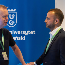 Konferencja "Pomorze mówi przyszłość" w Centrum Nauki Eksperyment, dr Tomasz Czuba (Dyrektor CKiP UG) i dr hab. Paweł Antonowicz, prof. UG (Prorektor ds. Rozwoju i Finansów), fot. B. Jętczak