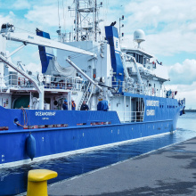 Oceanograf opuszcza port