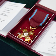 Złoty krzyż zasługi