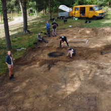 Fot. 14 - wykopaliska na osadzie kultury lużyckiej w Rekowie, gm. Polanow, 2025 rok