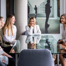 wolontariuszki z Prorektor i dyrektor 