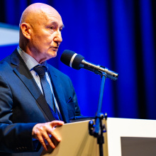 9.	Uroczyste otwarcie VI Kongresu PTKS, prof. Janusz Adamowski Dziekan Wydziału Dziennikarstwa, Informacji i Bibliologii Uniwersytetu Warszawskiego