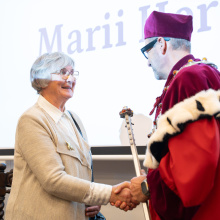 Prof. Maria Herbichowa podczas odnowienia doktoratu oraz Rektor UG, prof. Piotr Stepnowski