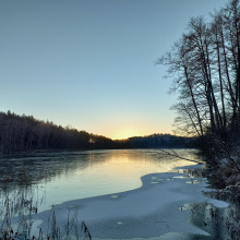 Jezioro Łazduny zimą.