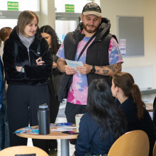 Stoisko z ofertą anglojęzyczną