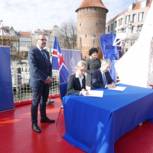 Porozumienie pomiędzy Uniwersytetem Gdańskim a Uniwersytetem Islandzkim, od lewej: Prorektor ds. Nauki prof. Piotr Stepnowski, Prorektor ds. Informatyzacji i Umiędzynarodowienia dr hab. Aneta Oniszczuk- Jastrząbek, prof. UG, Jón Atli Benediktsson - Rektor Uniwersytetu Islandii, Lilja Dögg Alfreðsdóttir - Minister Edukacji, Nauki I Kultury