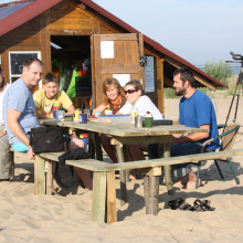 Załoga Stacji Terenowej przy wspólnym stole