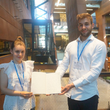 Zosia i Gustaw z księgą pamiątkową