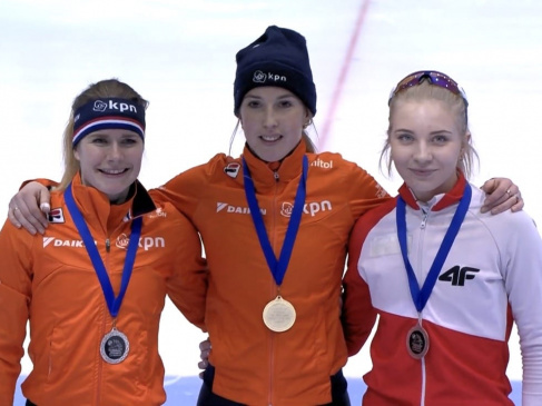 zdjęcie z podium - dekoracja medalowa