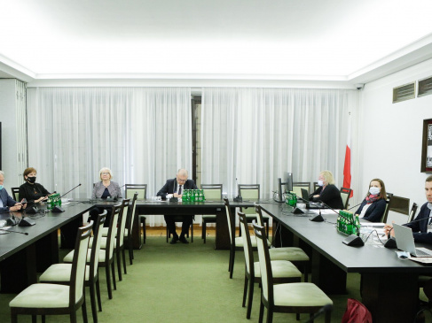 Posiedzenie komisji_8.09.2021_Kancelaria Senatu-p.jpg
