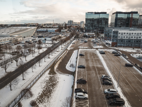 Ul. Jana Bażyńskiego zimą; fot. Alan Stocki