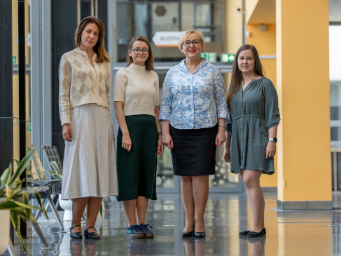 Prof. Sylwia Rodziewicz-Motowidło z zespołem