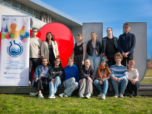 Naukowe Koło Chemików przed napisem I love UG; fot. CASiD