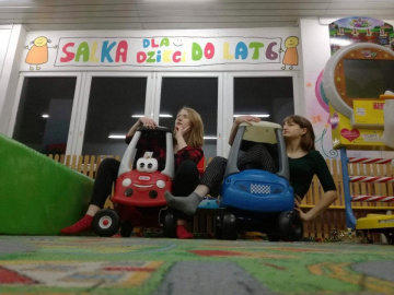 Autorki audycji na placu zabaw