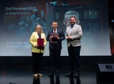 Prof. Waldemar Ossowski podczas wręczenia nagrody "Gryf Pomorski" 9.10.2026